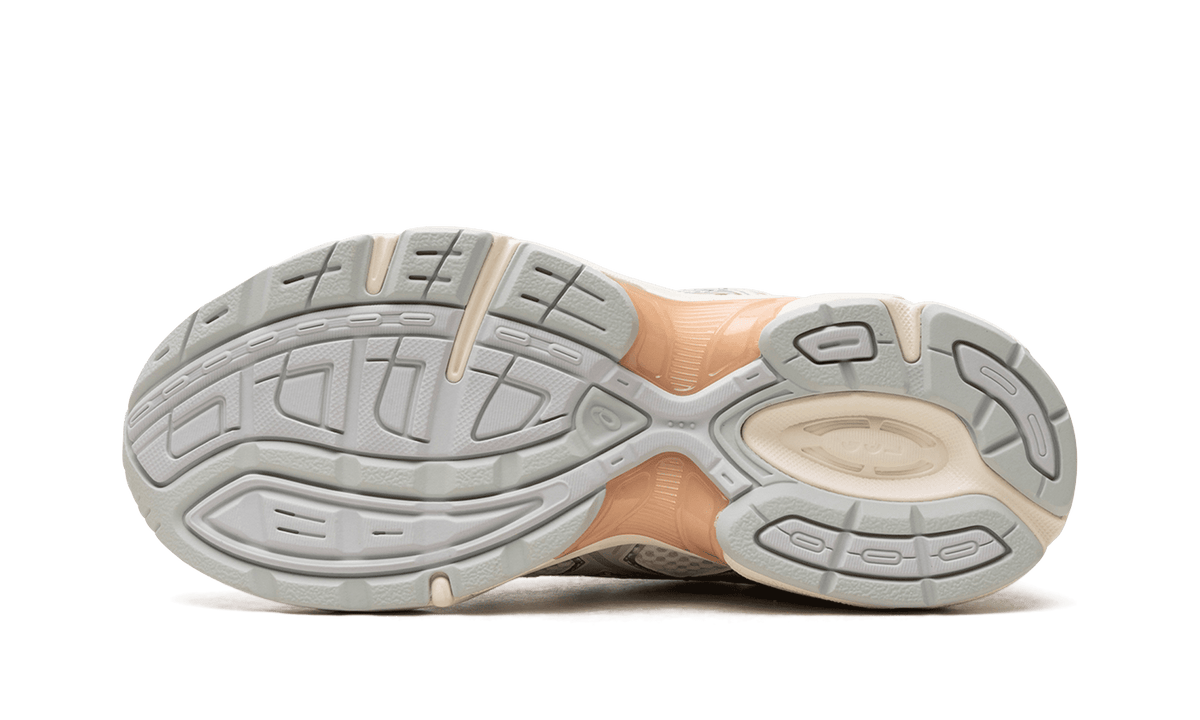 ASICS WOMENS GEL-1130 WMNS "Cream / Light Sage" 1202A164 250 from Stadium Goods